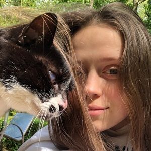 Meet your Posher, Eva